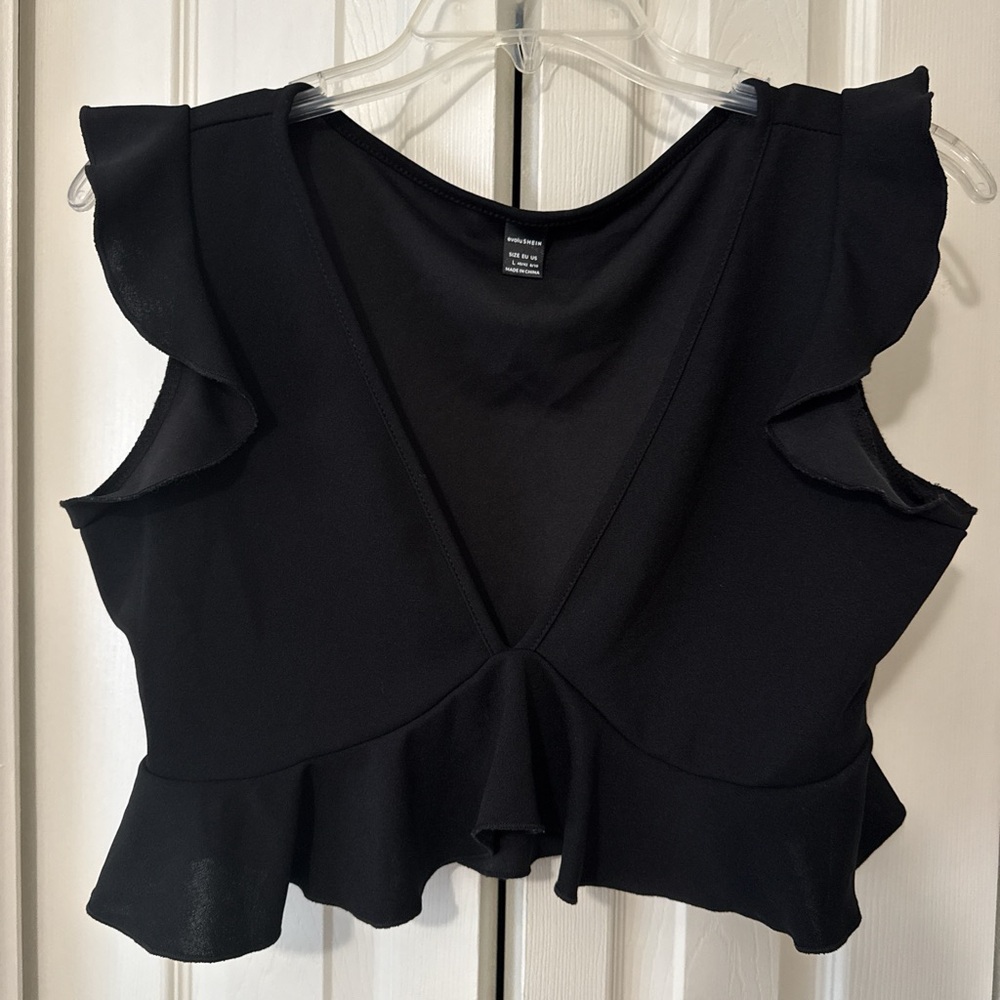 SHEIN Black Ruffled Flutter Sleeve Crop Top